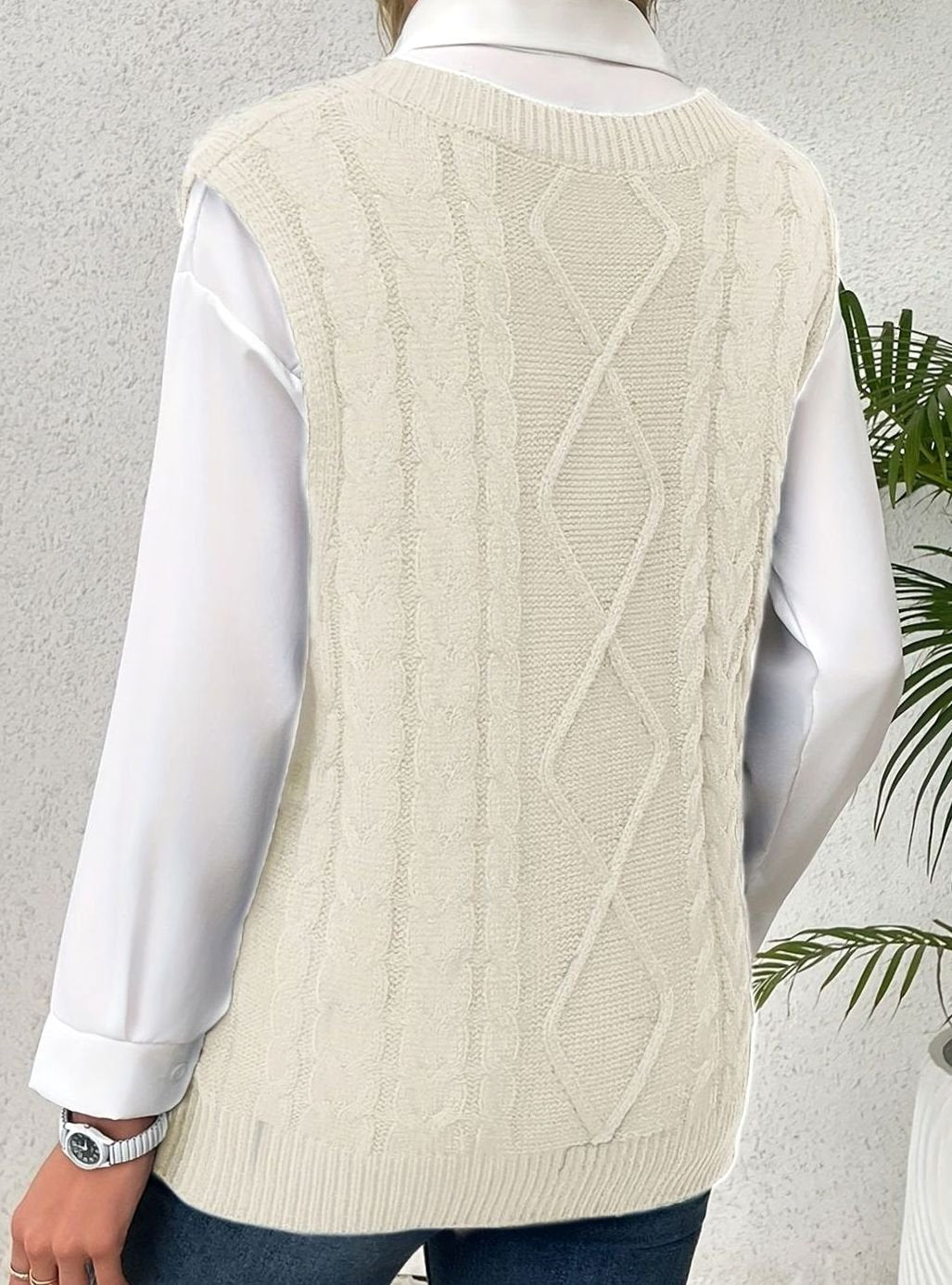 Women's Cable-Knit V-Neck Relaxed-Fit Sweater Vest