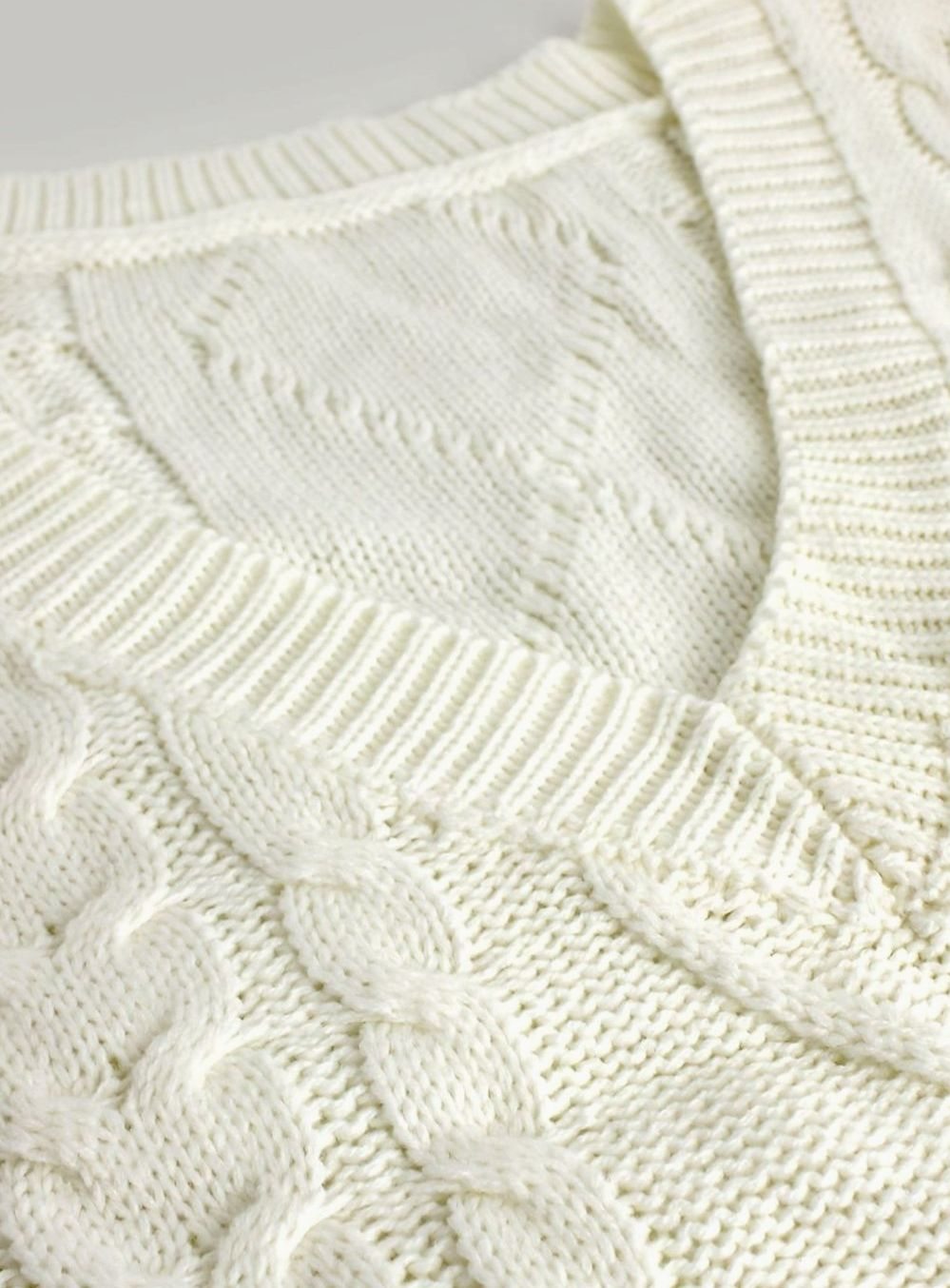 Women's Cable-Knit V-Neck Relaxed-Fit Sweater Vest