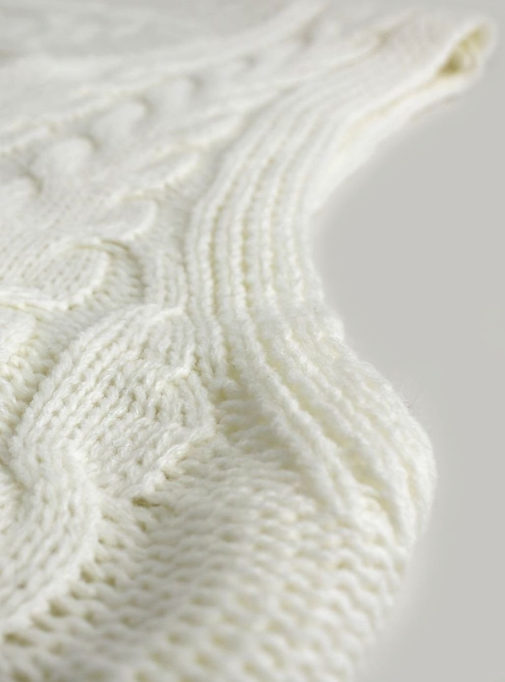 Women's Cable-Knit V-Neck Relaxed-Fit Sweater Vest