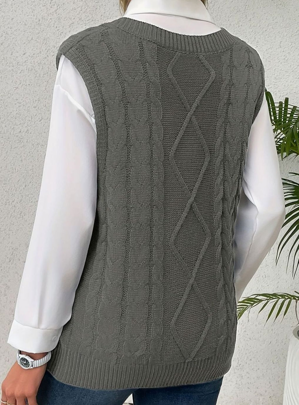 Women's Cable-Knit V-Neck Relaxed-Fit Sweater Vest