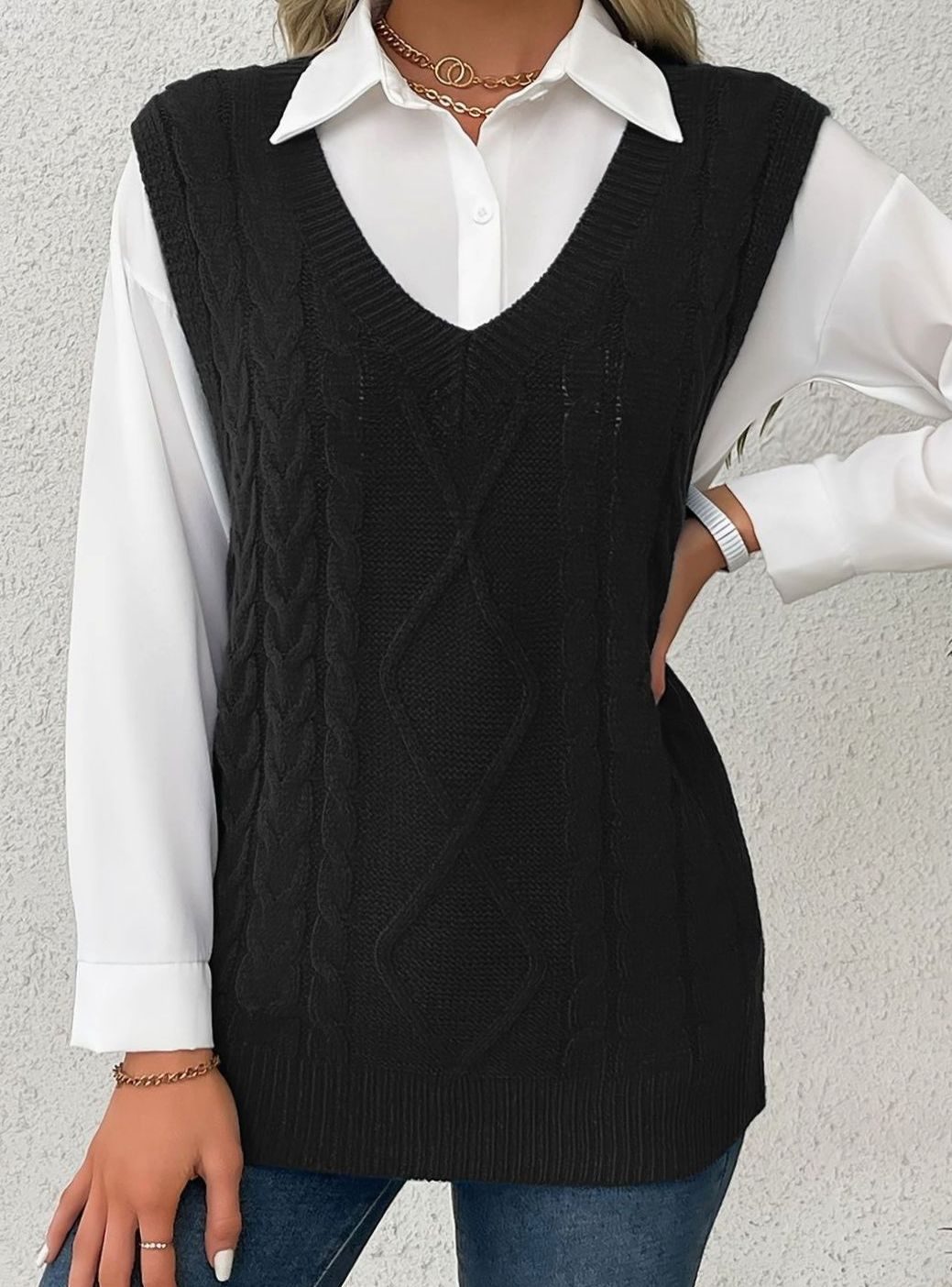 Women's Cable-Knit V-Neck Relaxed-Fit Sweater Vest