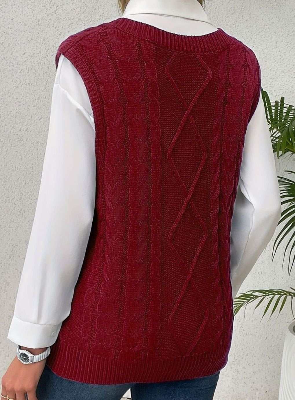 Women's Cable-Knit V-Neck Relaxed-Fit Sweater Vest
