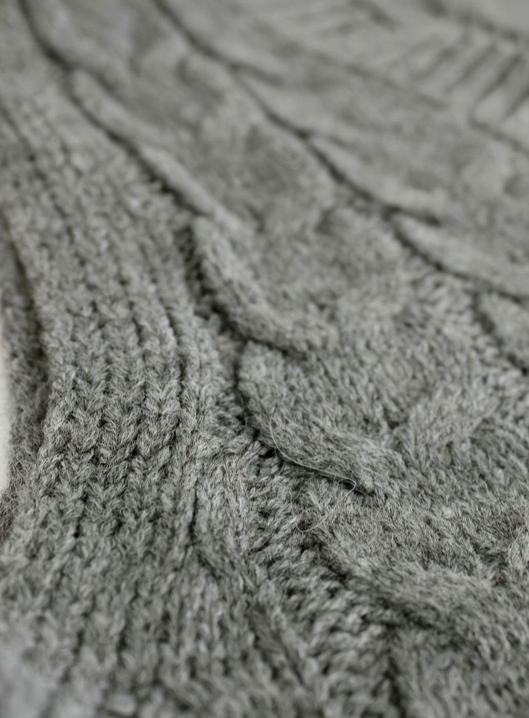 Women's Cable-Knit V-Neck Relaxed-Fit Sweater Vest