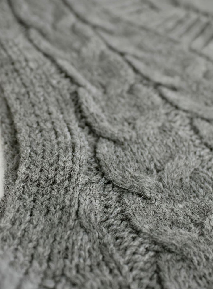 Women's Cable-Knit V-Neck Relaxed-Fit Sweater Vest