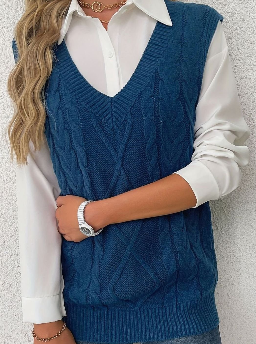 Women's Cable-Knit V-Neck Relaxed-Fit Sweater Vest
