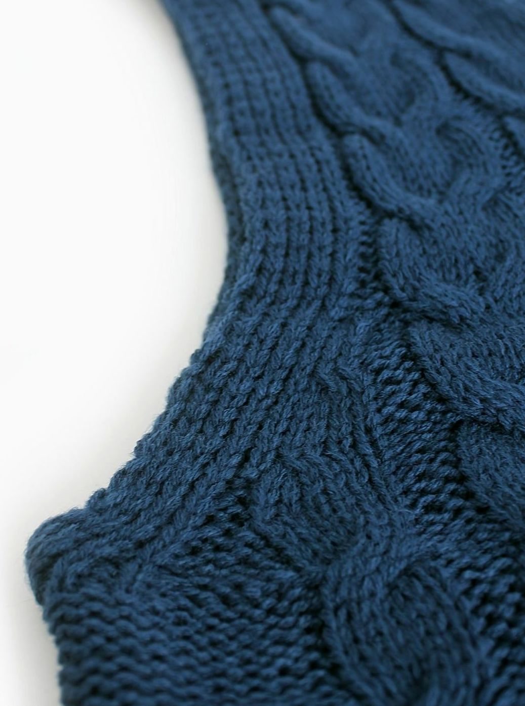 Women's Cable-Knit V-Neck Relaxed-Fit Sweater Vest