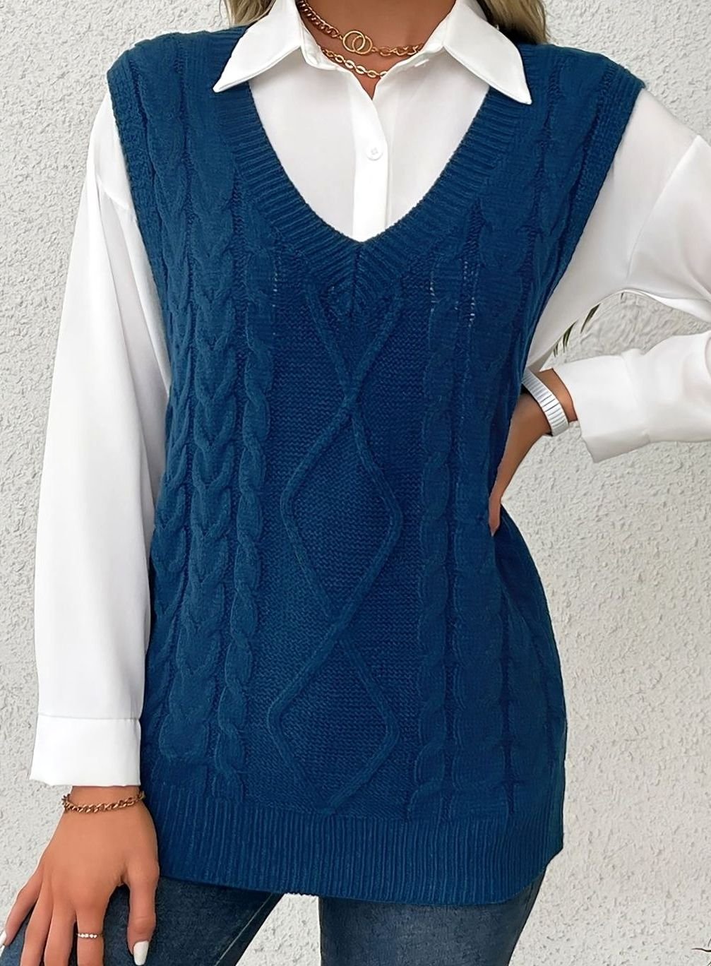 Women's Cable-Knit V-Neck Relaxed-Fit Sweater Vest
