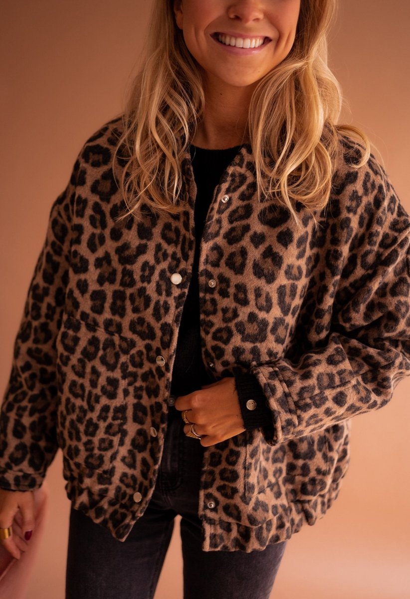 Women's Oversized Leopard Print Snap-Button Quilted Jacket - Leopard