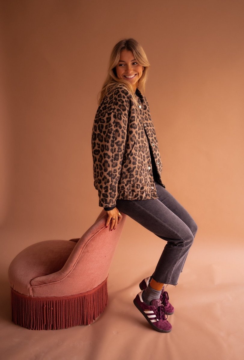 Women's Oversized Leopard Print Snap-Button Quilted Jacket