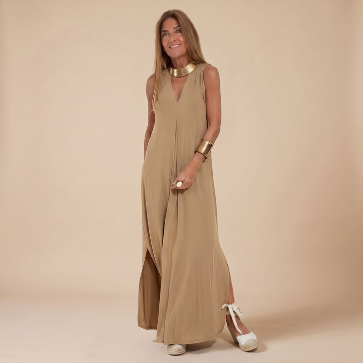 Women's Sleeveless V-Neck Flowy Maxi Dress - Brown